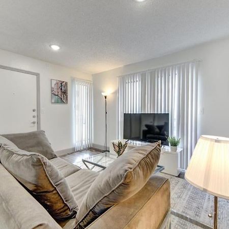 Lux Suite /King Bed /Free Parking/Pool/First Floor Houston Eksteriør billede