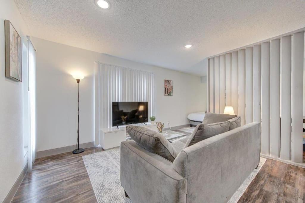 Lux Suite /King Bed /Free Parking/Pool/First Floor Houston Eksteriør billede