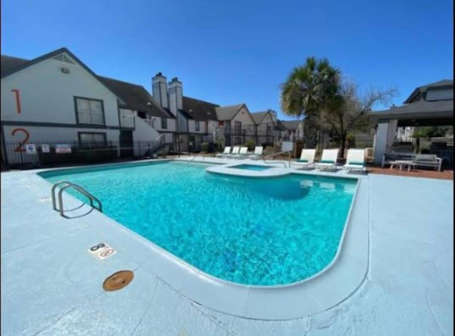 Lux Suite /King Bed /Free Parking/Pool/First Floor Houston Eksteriør billede